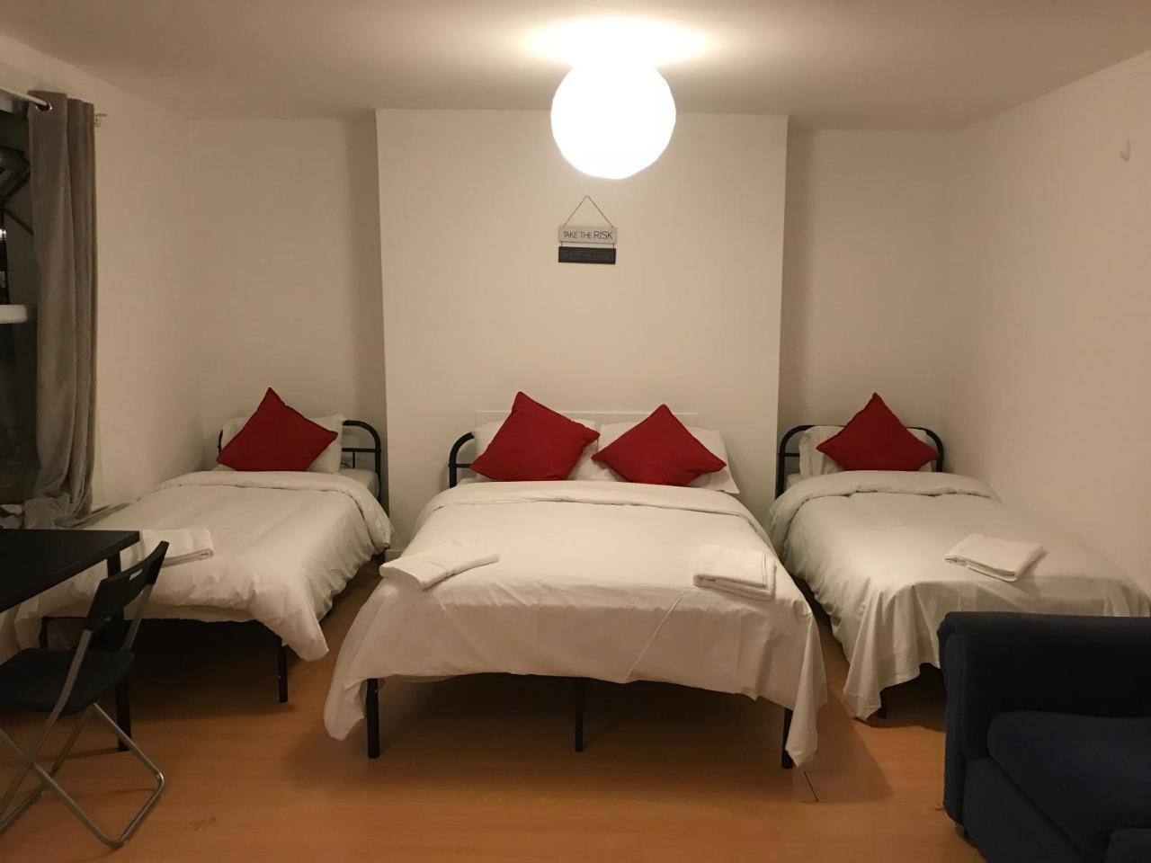 Poplar Guest House Лондон Экстерьер фото