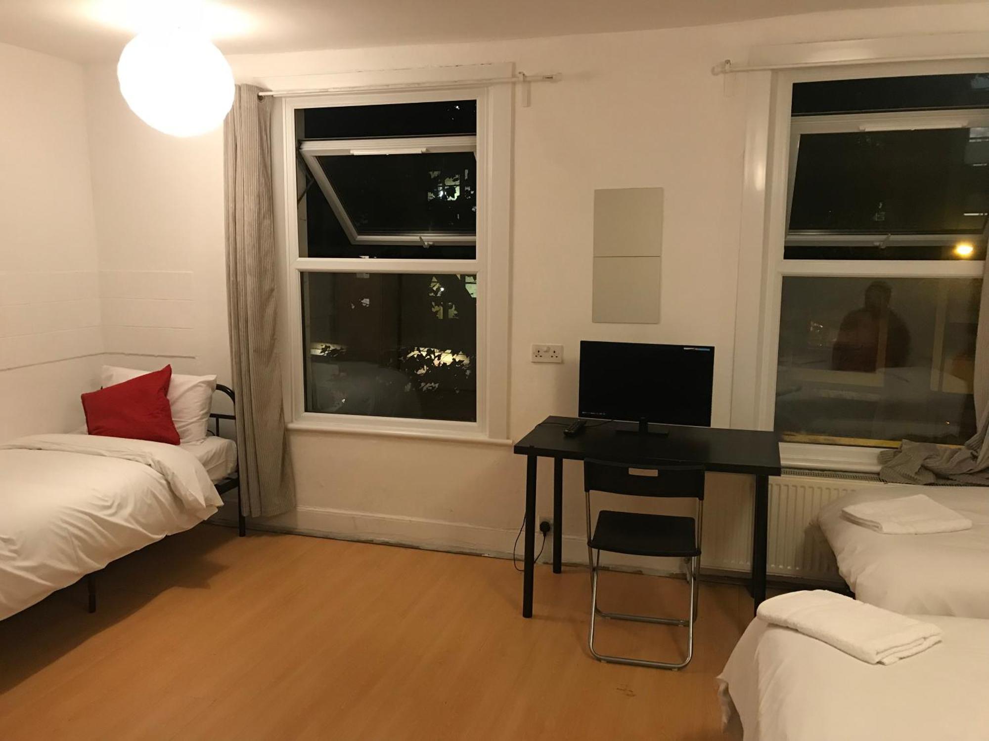 Poplar Guest House Лондон Экстерьер фото
