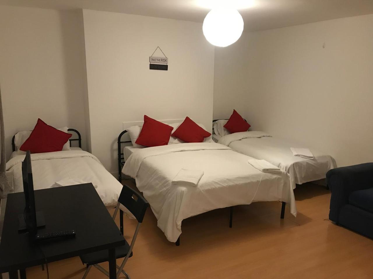 Poplar Guest House Лондон Экстерьер фото