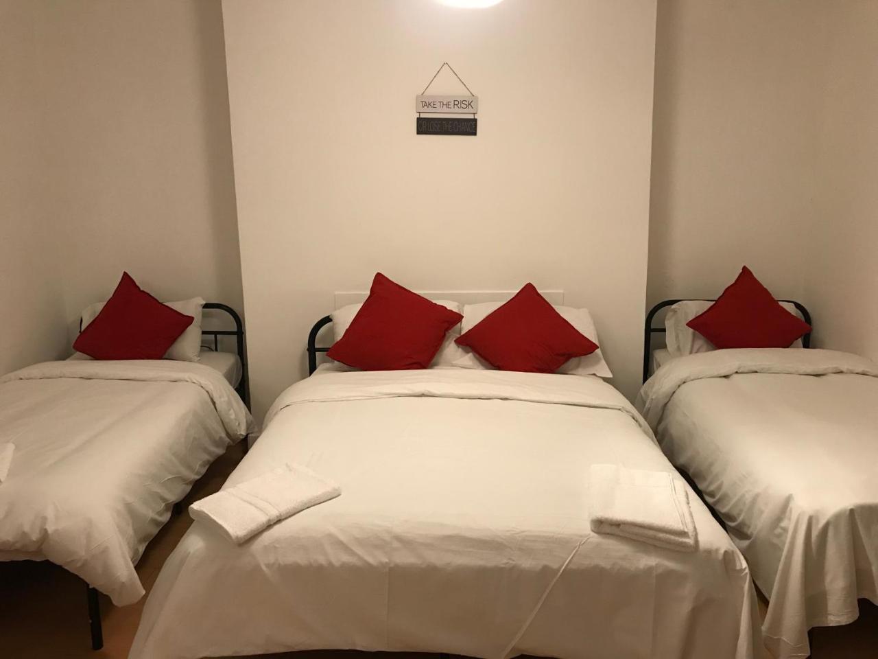 Poplar Guest House Лондон Экстерьер фото