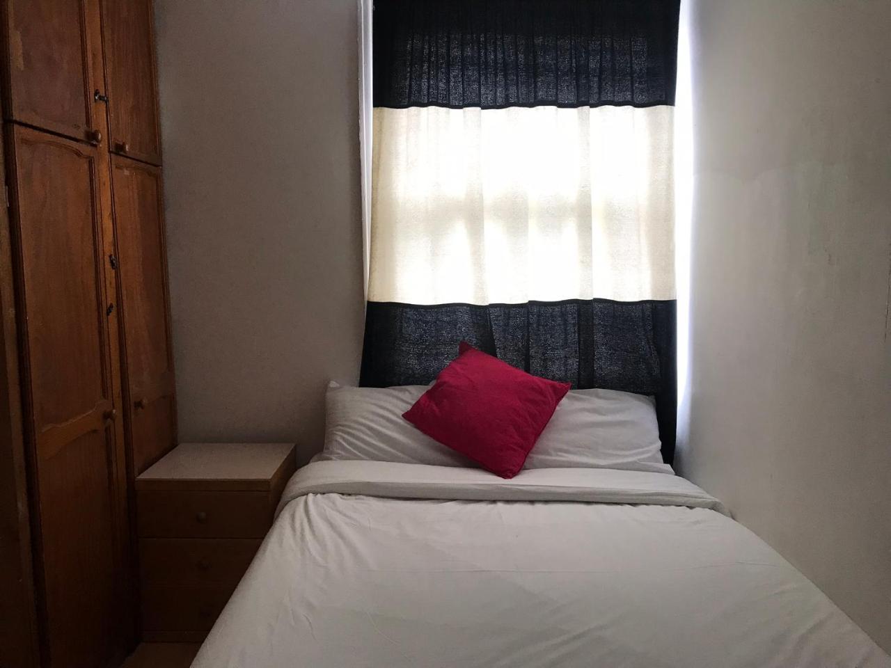 Poplar Guest House Лондон Экстерьер фото